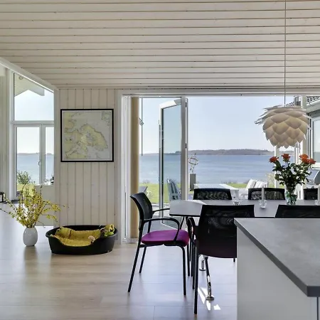 Lander - 20m From The Sea By Interhome