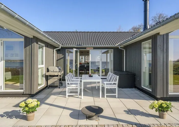 Lander - 20m From The Sea By Interhome